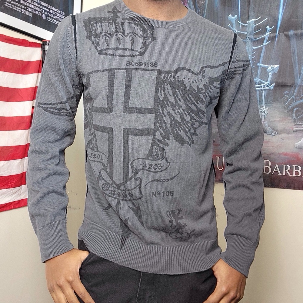 Men’s grey Guess shield graphic sweater